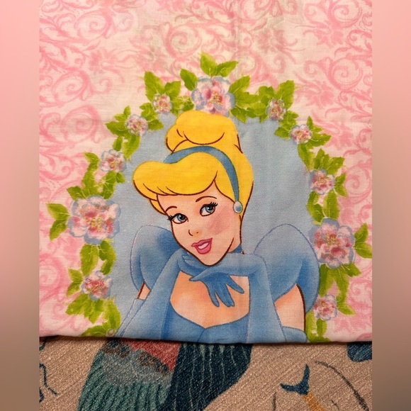 Cinderella and Aurora pink vintage twin flat sheet - Picture 2 of 4